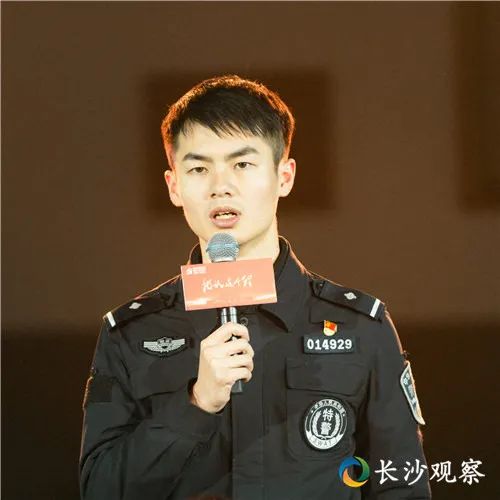 长沙市公安局特巡警支队第一特警大队民警 刘曦钧▲ 精准扶贫首倡