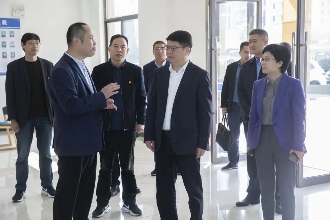 市领导潘超英,叶伟明,王孔羽,谢琦,及市人民法院院长陈键分别参加.