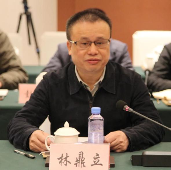 桂林市教育整顿领导小组副组长,市人民检察院检察长林鼎立汇报工作