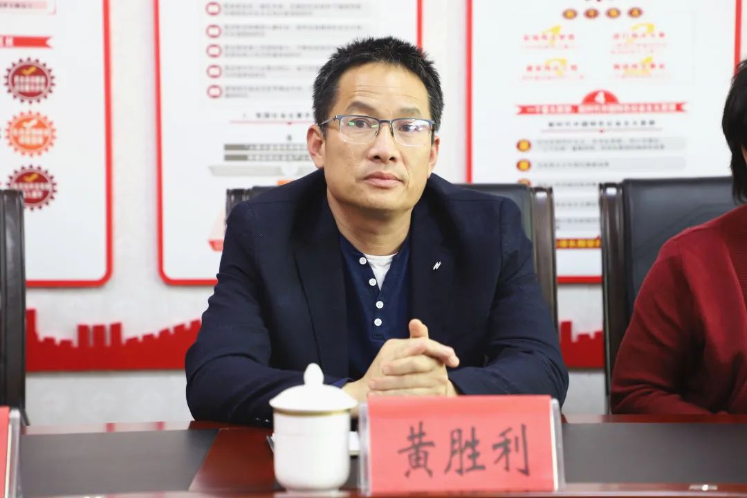 与会代表建言献策黄文清副院长对代表提出的意见建议进行了现场答疑