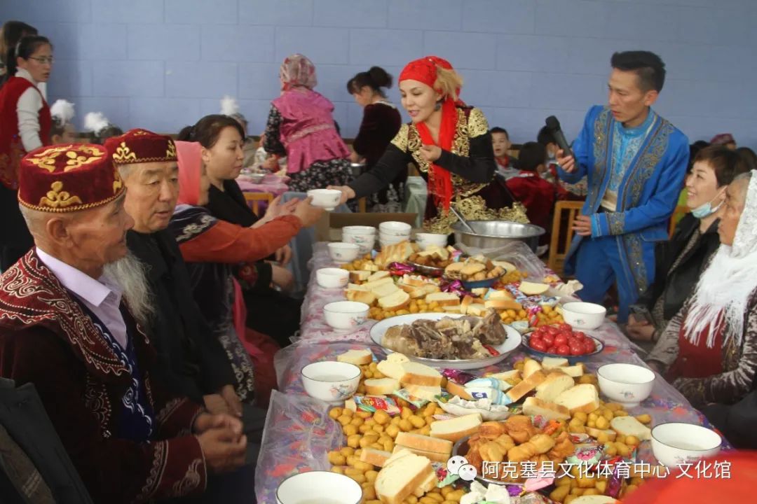 哈萨克族的纳吾肉孜节图片