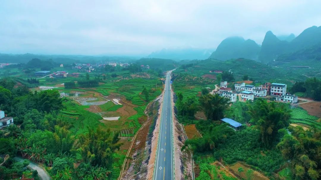 羅城四把至環江公路交工北投集團拓寬毛南族仫佬族群眾致富路