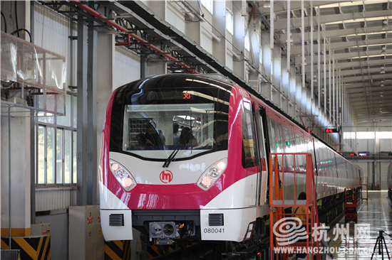 绛红明黄杭州地铁3号线8号线9号线电客车齐亮相