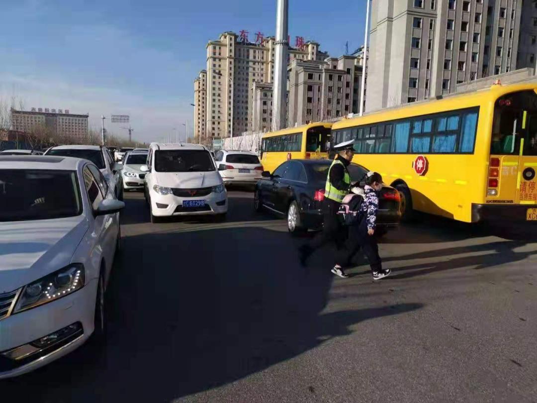 我为群众办实事四平交管支队铁西大队全力改善吉林师范大学附属小学
