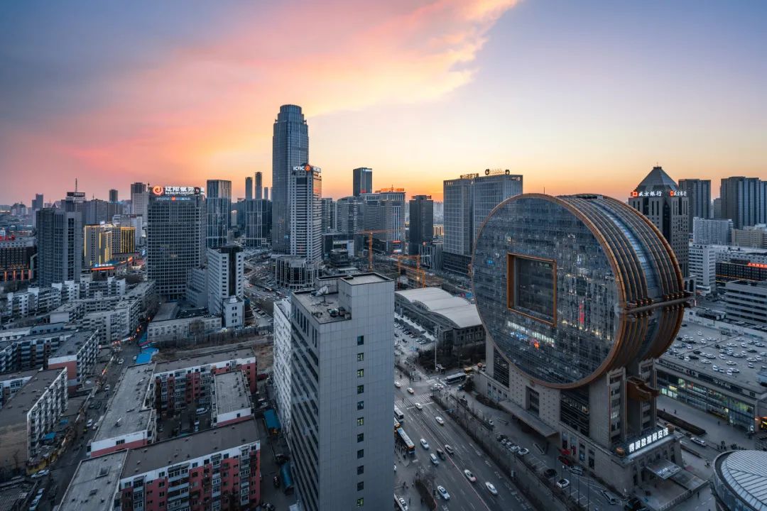 傍晚时分,沈阳城市上空/图虫许多人热爱如今的沈阳,就是爱它不高不