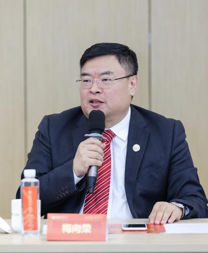 鲁东大学盈科法学院理事会理事长梅向荣王庆教授作为鲁东大学的校长