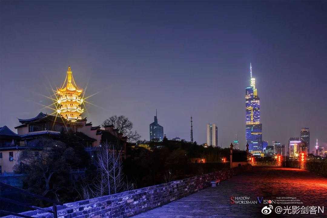 浪漫至极来鸡鸣寺赏夜樱get关晓彤同款大片