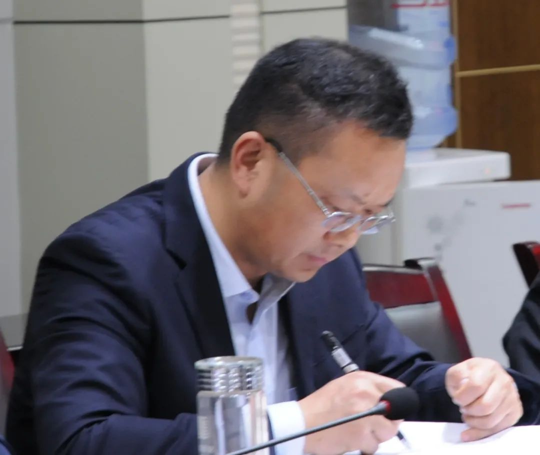 会上6名党组成员及6名中层干部从实际工作出发,结合区委夏齐勇书记