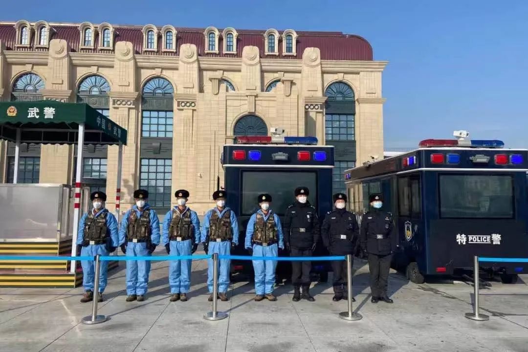 向守护致敬哈尔滨肯德基为巡特警支队一线执勤民警和武警送暖心早餐