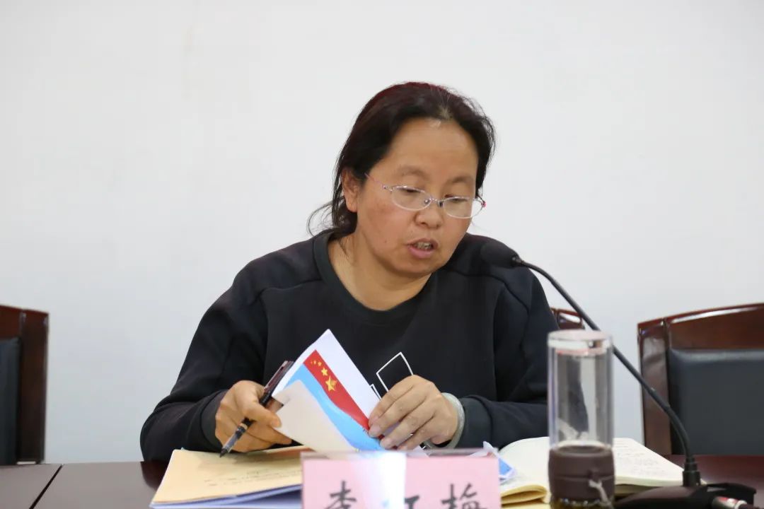 随后,区纪委区监委派驻区法院纪检监察组组长李红梅围绕政法系统违纪