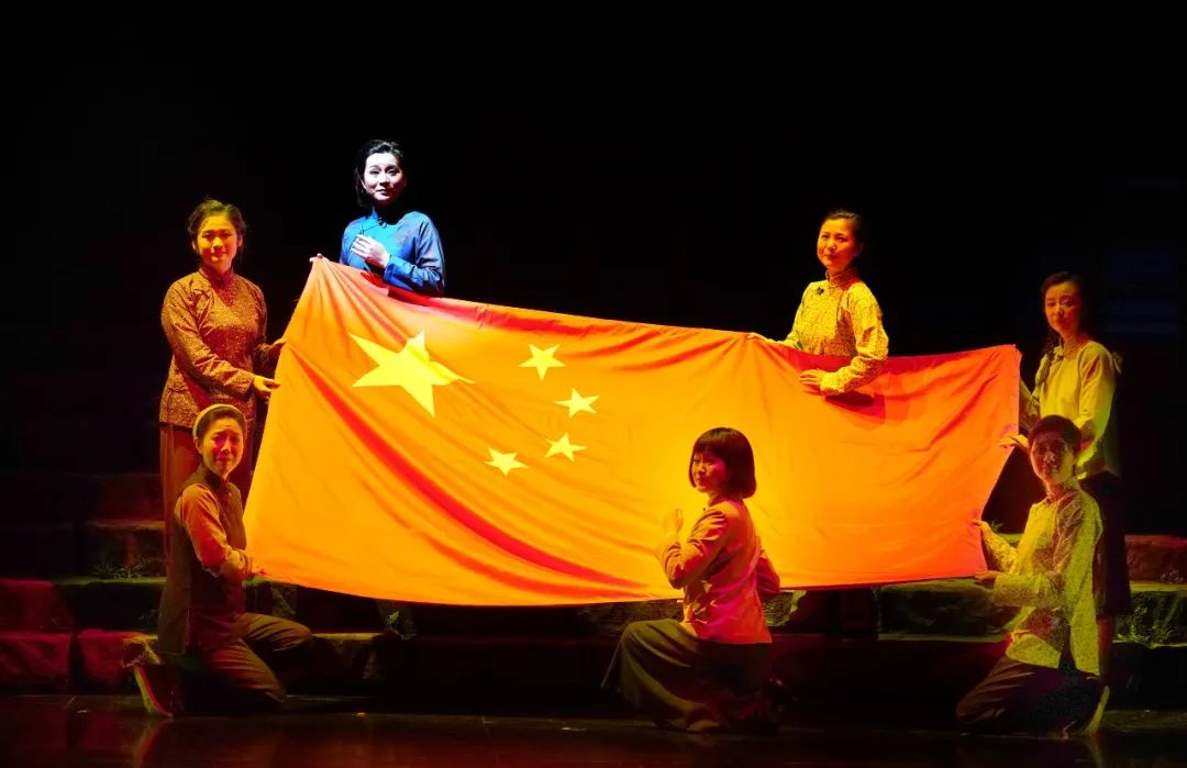 时隔30年沪剧江姐再现舞台看90后沪剧人用青春激情演绎红色经典