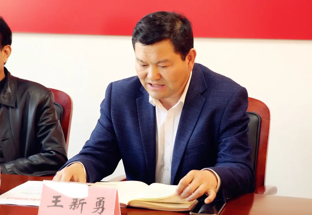 王新勇同志首先向社会各界代表说明了政法队伍教育整顿的部署要求