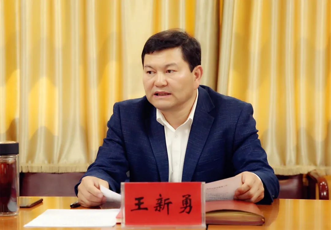 23日,长清区司法局党组书记,局长王新勇为党员干部上了一堂生动精彩的