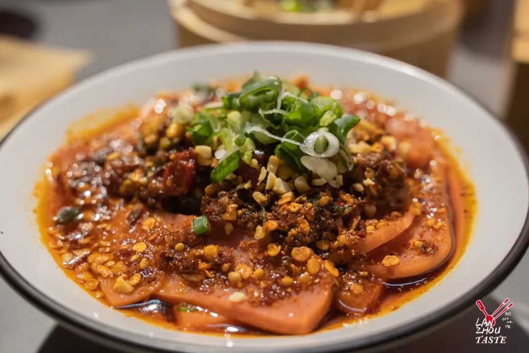 冒午餐肉,恍惚间感觉在吃火锅;冒小土豆,充满麻辣气息的绵密;在"超