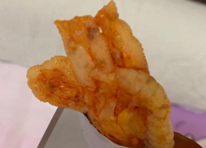 知名食品商被曝“鸡肉肠长蛆”,赔偿1000元要求消费者删帖