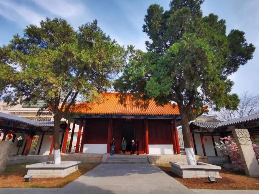 乾隆行宫乾隆行宫内的碑园自1999年新馆使用之后,景观设施一直没有