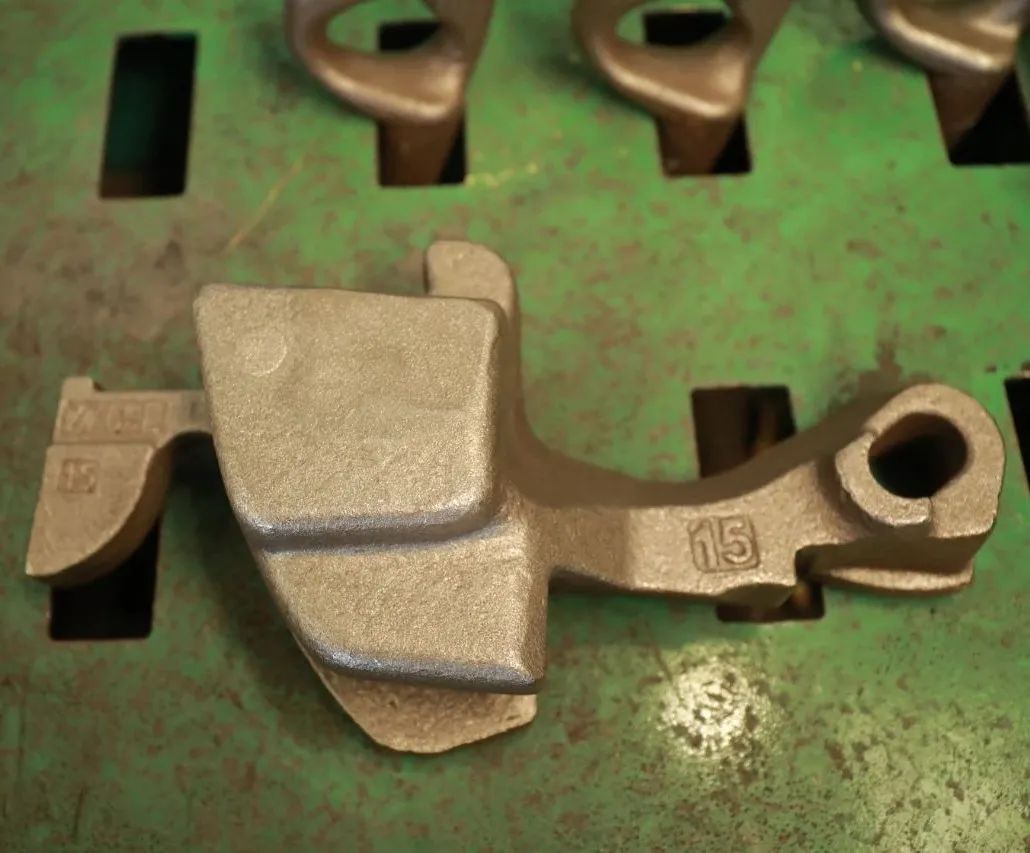 火车车厢咋串起来的