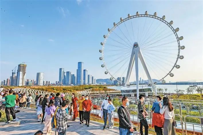 光明區虹橋公園,二者分別憑藉著摩天輪 無敵海景,以及深圳最美