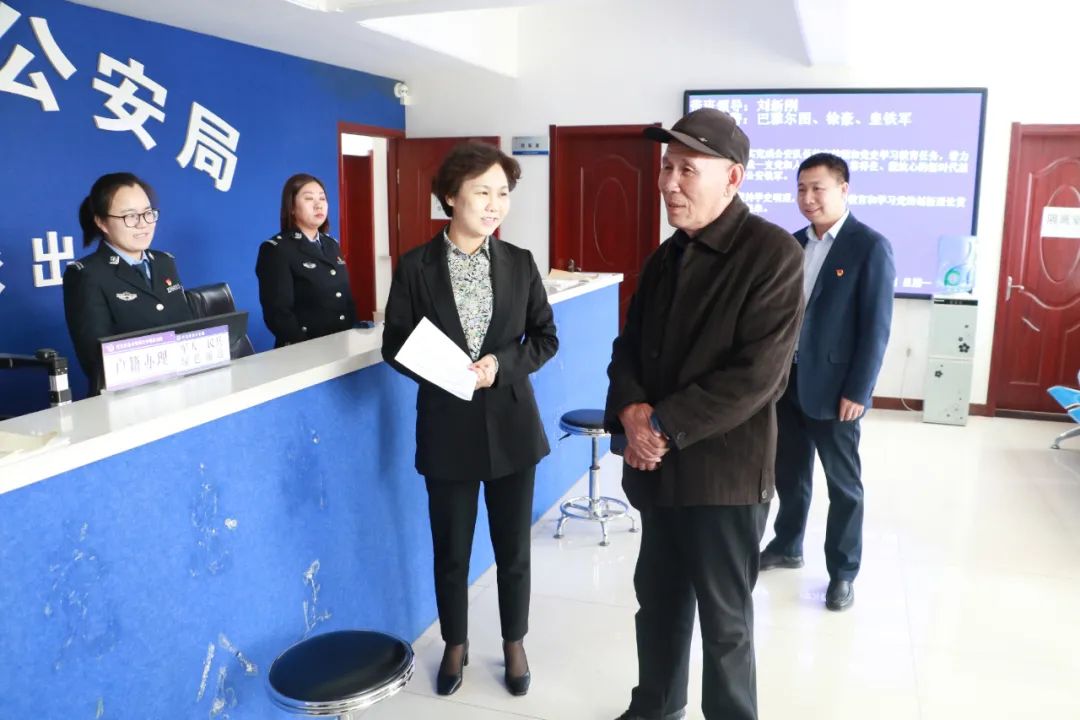 县委书记李春燕采取四不两直方式暗访督导政法队伍教育整顿情况