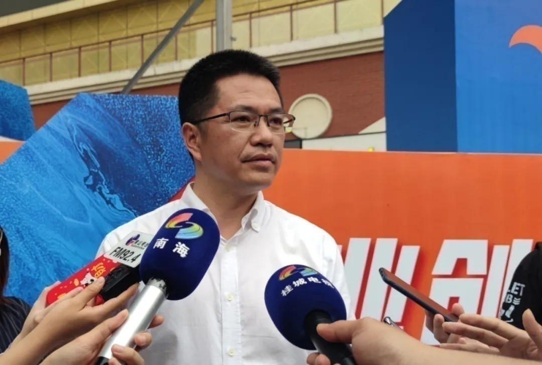 桂城街道党工委副书记,办事处主任岑灼雄接受采访