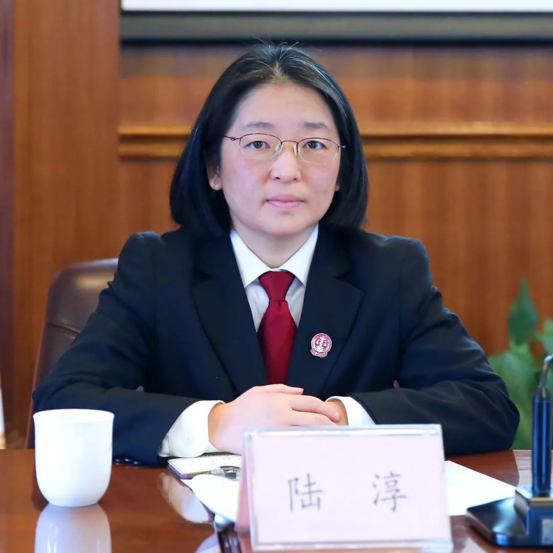 教育整顿上海闵行法院举办英模事迹报告会