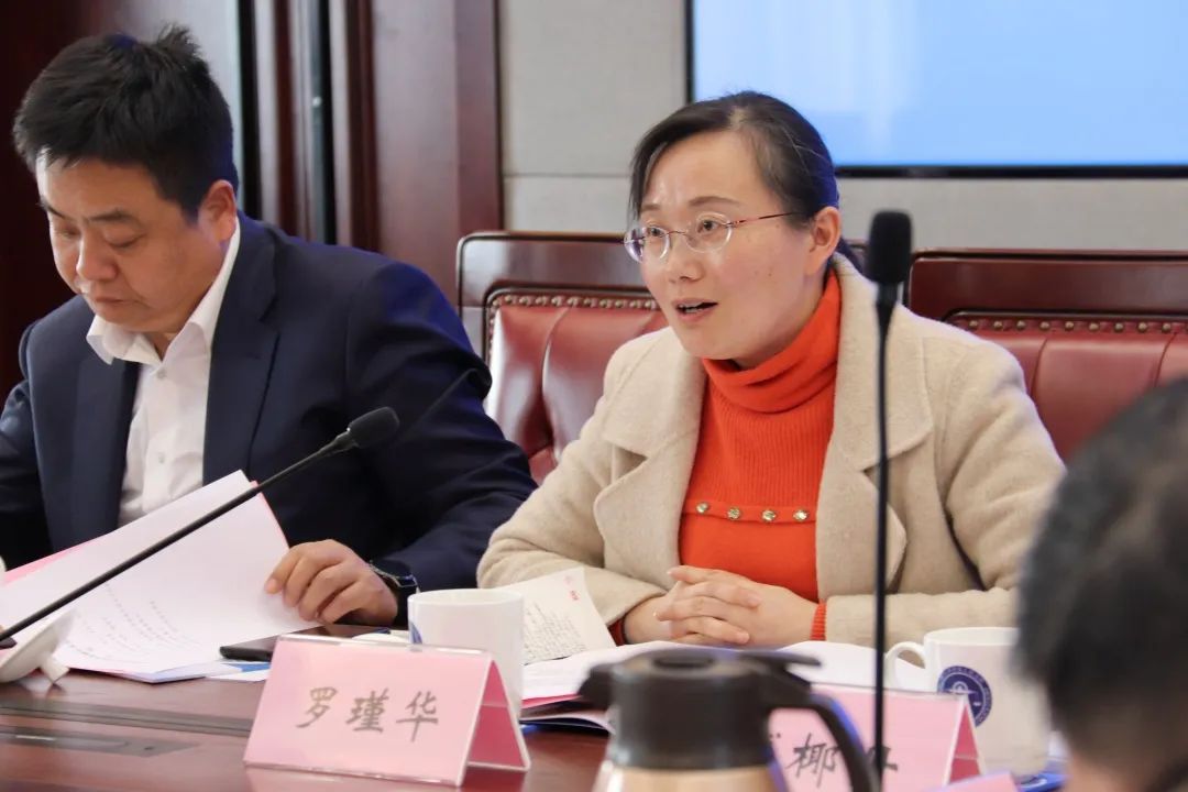 罗瑾华苏州市人大代表,姑苏区沧浪街道潼泾一社区党委书记兼主任作为