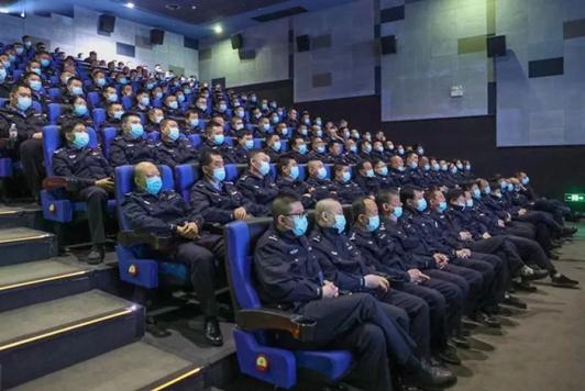 学榜样61扬正气61树新风镇赉县公安局组织民警观看电影平安中国之