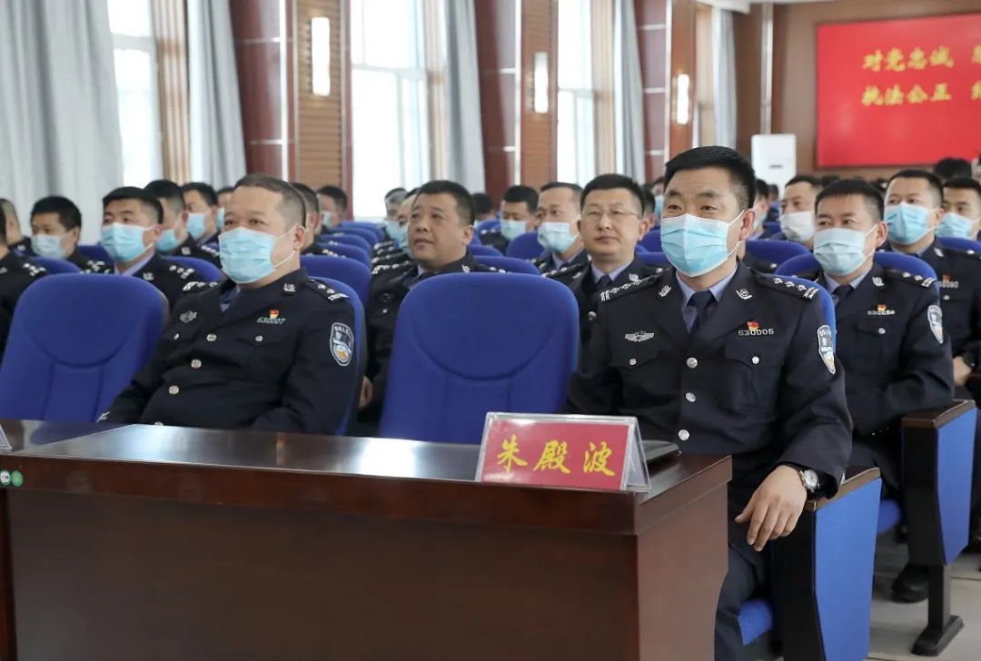 教育整顿61弘扬英模精神梅河口市公安局举办全市公安英模事迹报告会