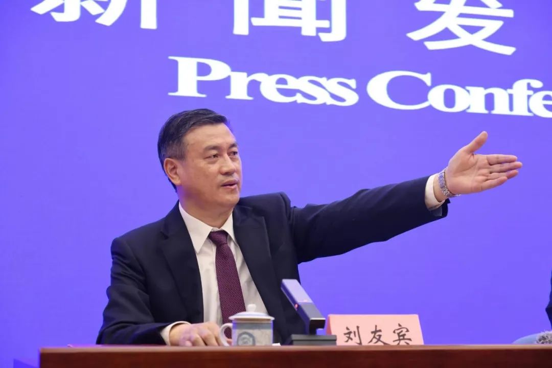 生态环境部新闻发言人刘友宾 刘友宾:下面,请大家提问. 答记者问