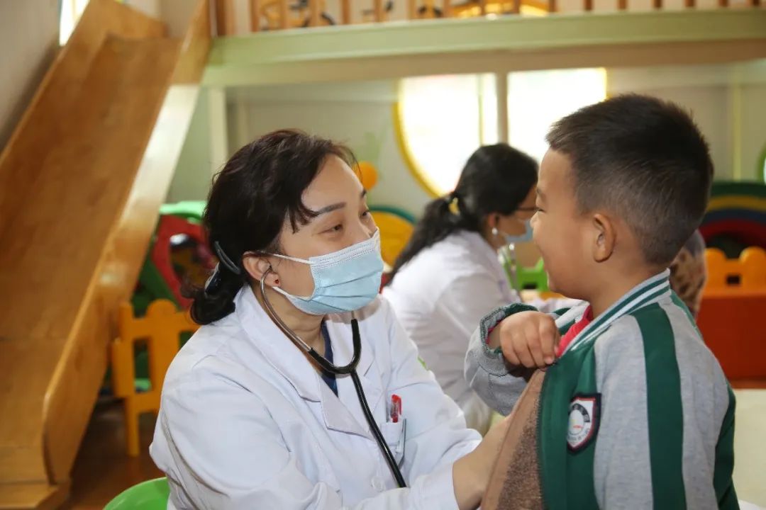 两天时间为300名幼儿体检和健康评估,儿童保健中心真是好样的!