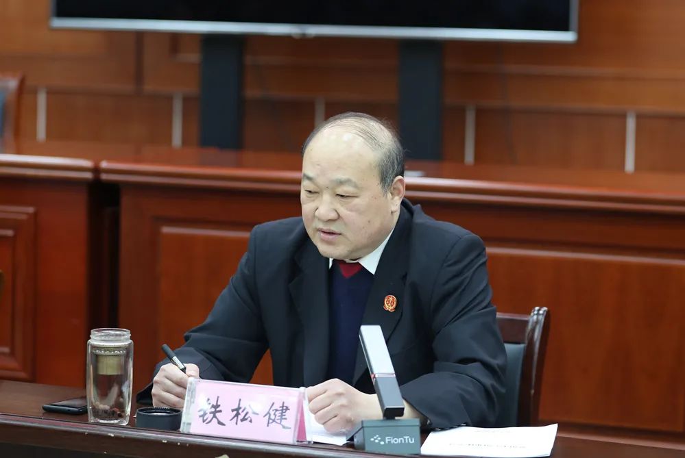 在交流发言阶段,院党组成员,副院长宋长青,审委会专职委员龚超,环资庭