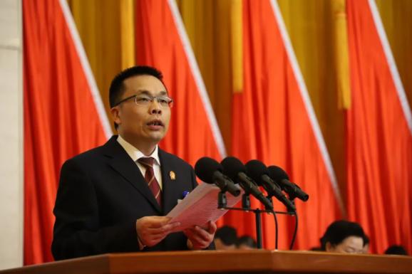 郭超群在娄星区人民代表大会上作法院工作报告