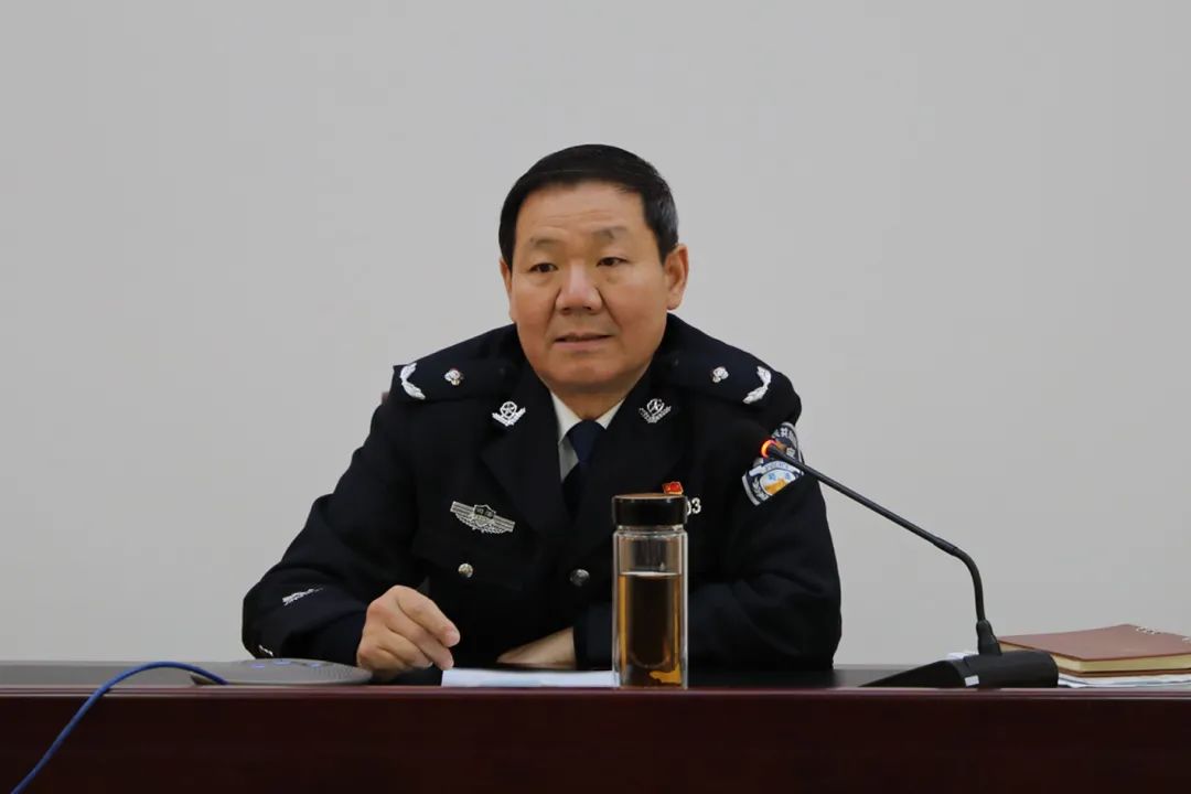 党委副书记,纪委书记李学利为全体干警职工作廉政报告,监狱领导班子