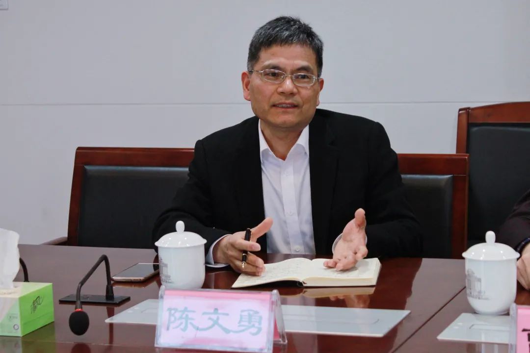 开门纳谏听诤言北仑法院召开教育整顿座谈会