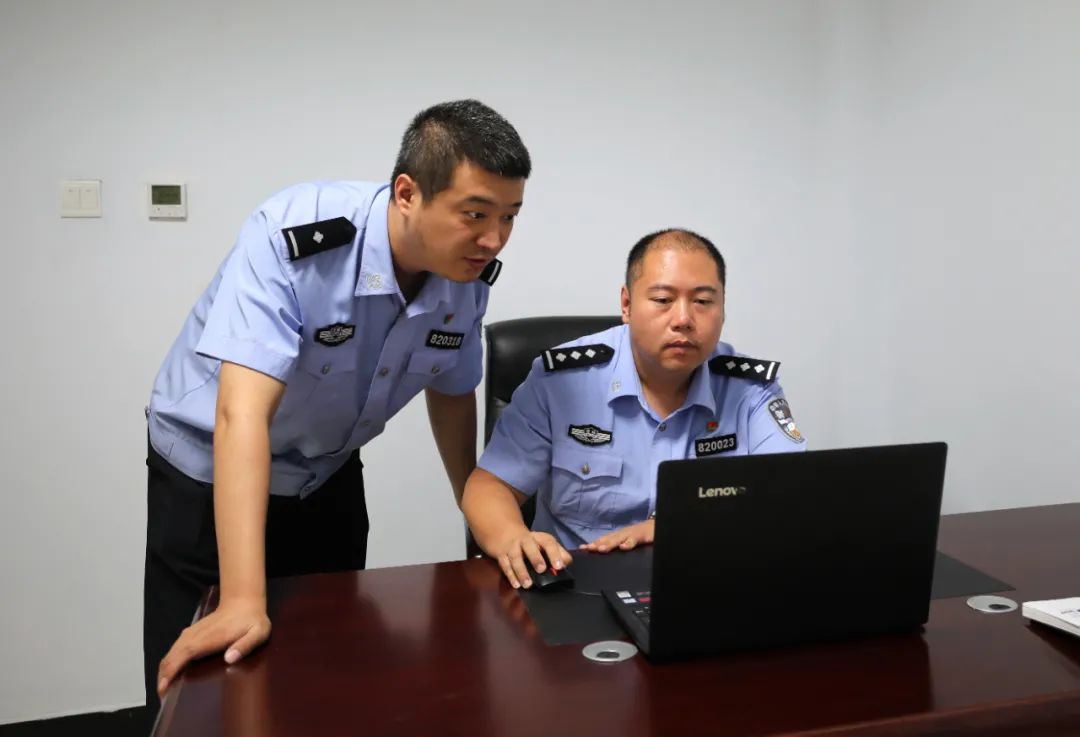 榜样英模教育王东岳光影世界里的幕后侦查员