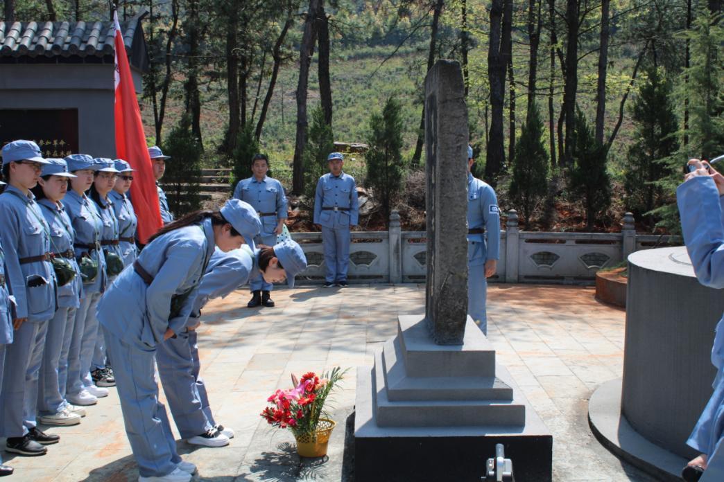 重温红色记忆传承革命精神市妇联枞阳县烟草专卖局安凤村庆华村联合