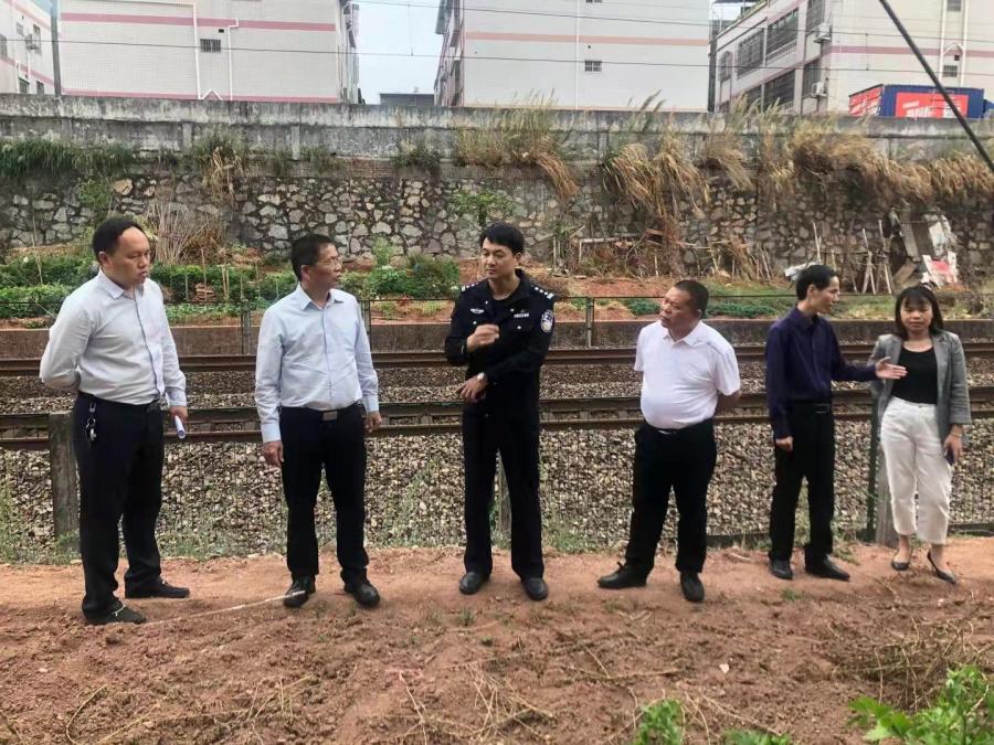 2021年3月17日,源城区委常委,政法委书记邓小林召集相关工作人员召开