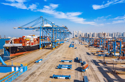 山东港口青岛港"登顶"东北亚》