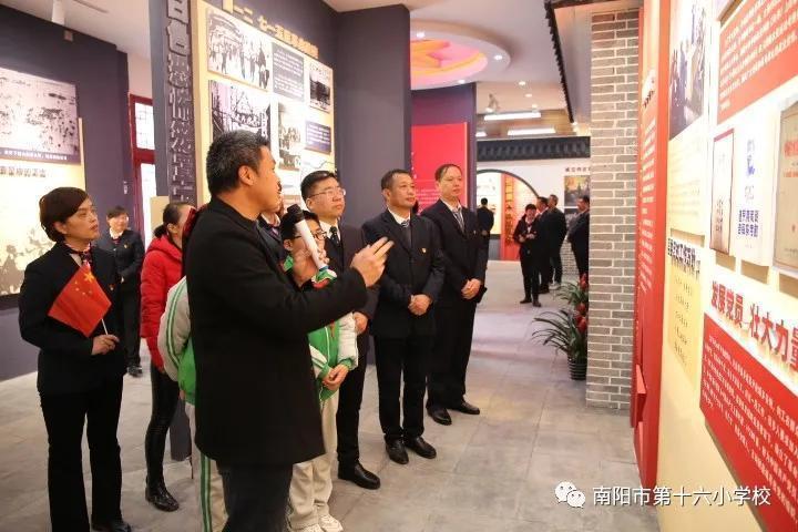 闫普润,6岁启蒙,12岁考入县立高等小学,17岁考入省立开封第一师范.