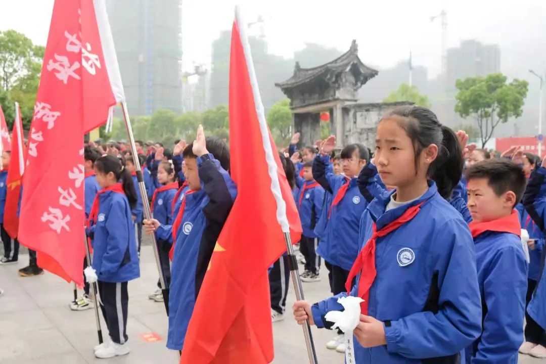 童心向黨清明祭英烈共築中華魂甌海區舉行傳承紅色基因清明祭英烈主題