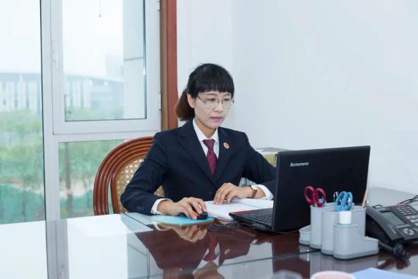 政法队伍教育整顿在行动政法英模风采张海青青春在奉献中闪光