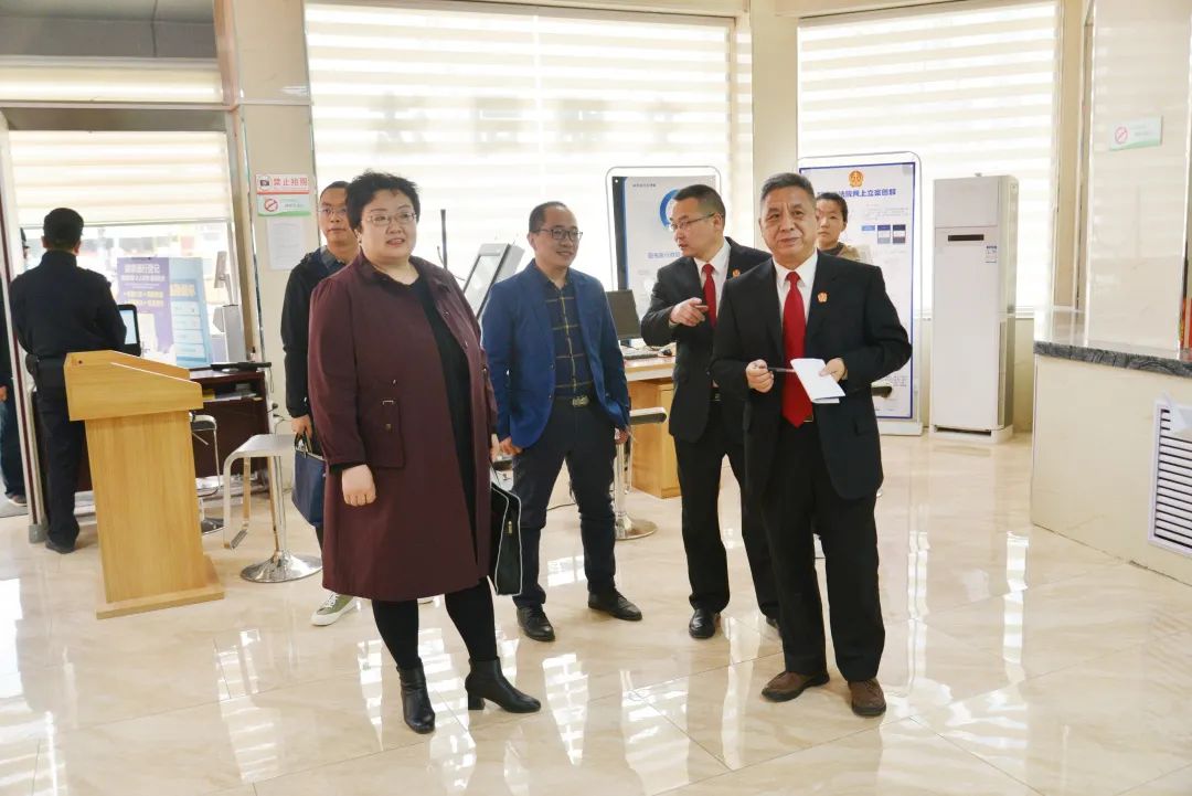 专职委员许建红,我院党组成员,审判委员会诉服中心主任郭荣喜,晋城市