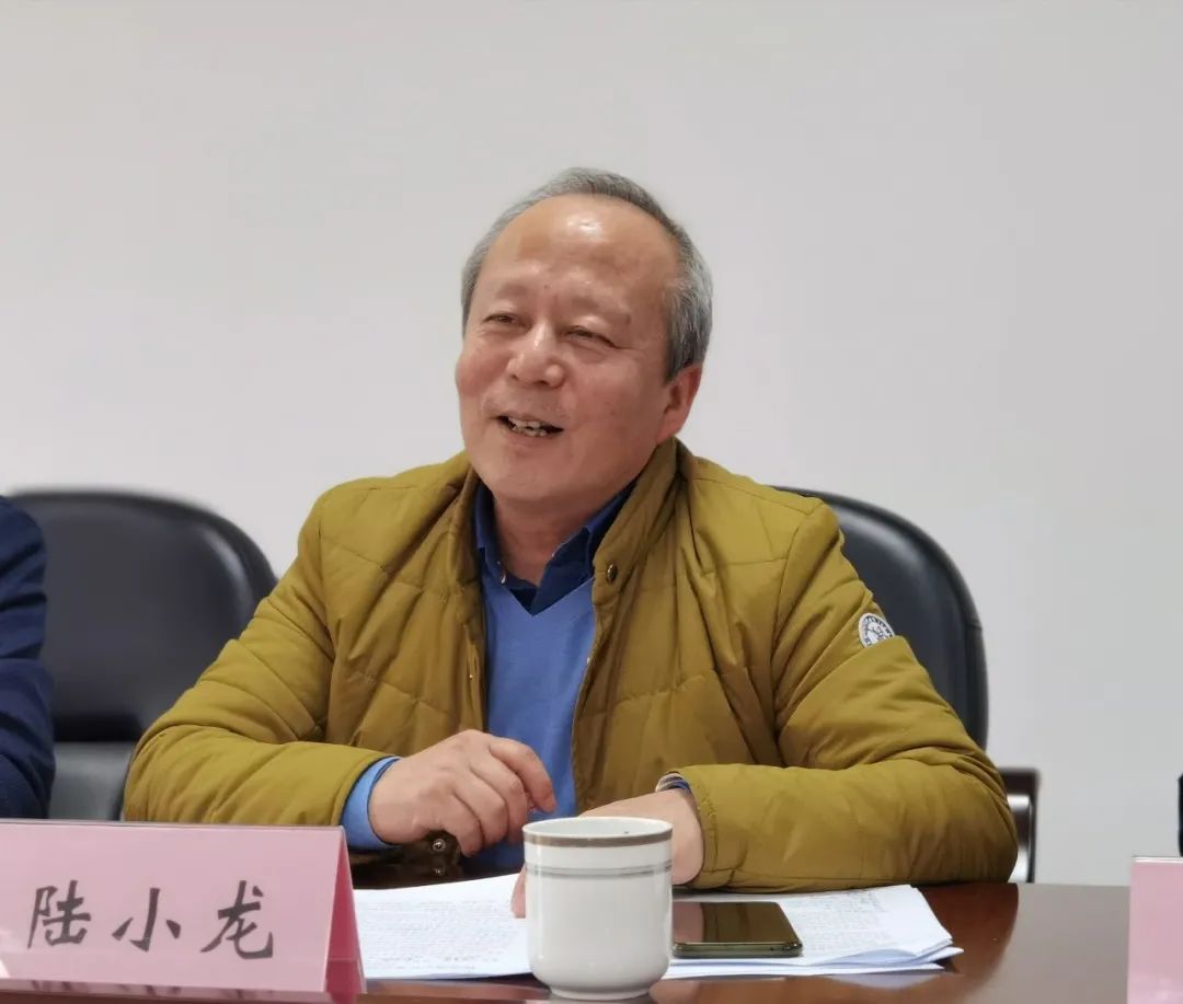 会上,陆鹆贾魑ū吮敬蚊裰魃罨嵴髑笠饧ㄒ