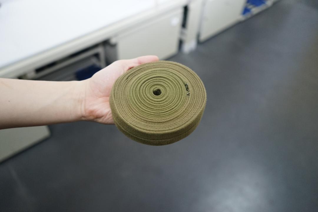 背包绳军用水壶各式各样的军品,在军人日常的训练生活中扮演了不可