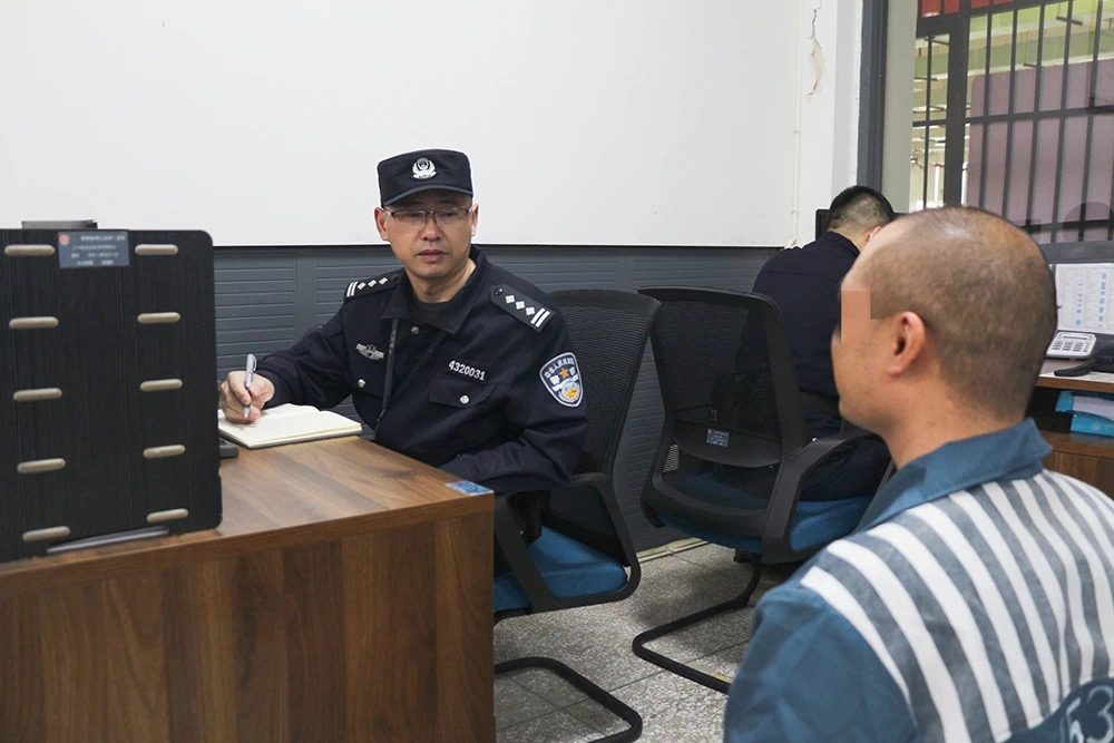 铁肩担道义热血铸警魂德山监狱警察刘胜军先进事迹