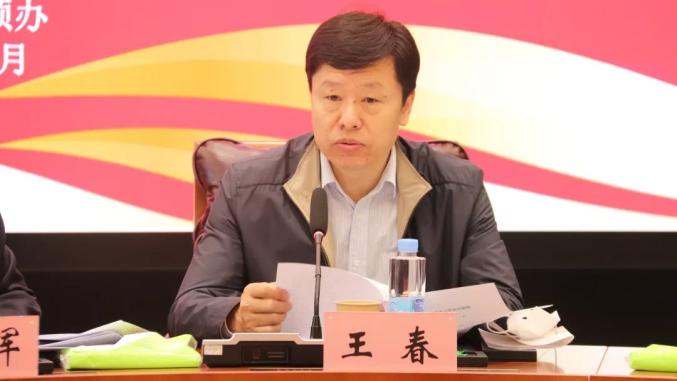 市委常委,政法委书记,市教育整顿领导小组副组长赵正军主持会议并作