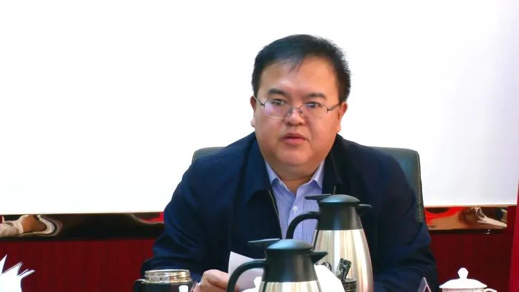 蒙古文| 白立柱主持召开扎鲁特旗煤炭资源领域违规违法问题