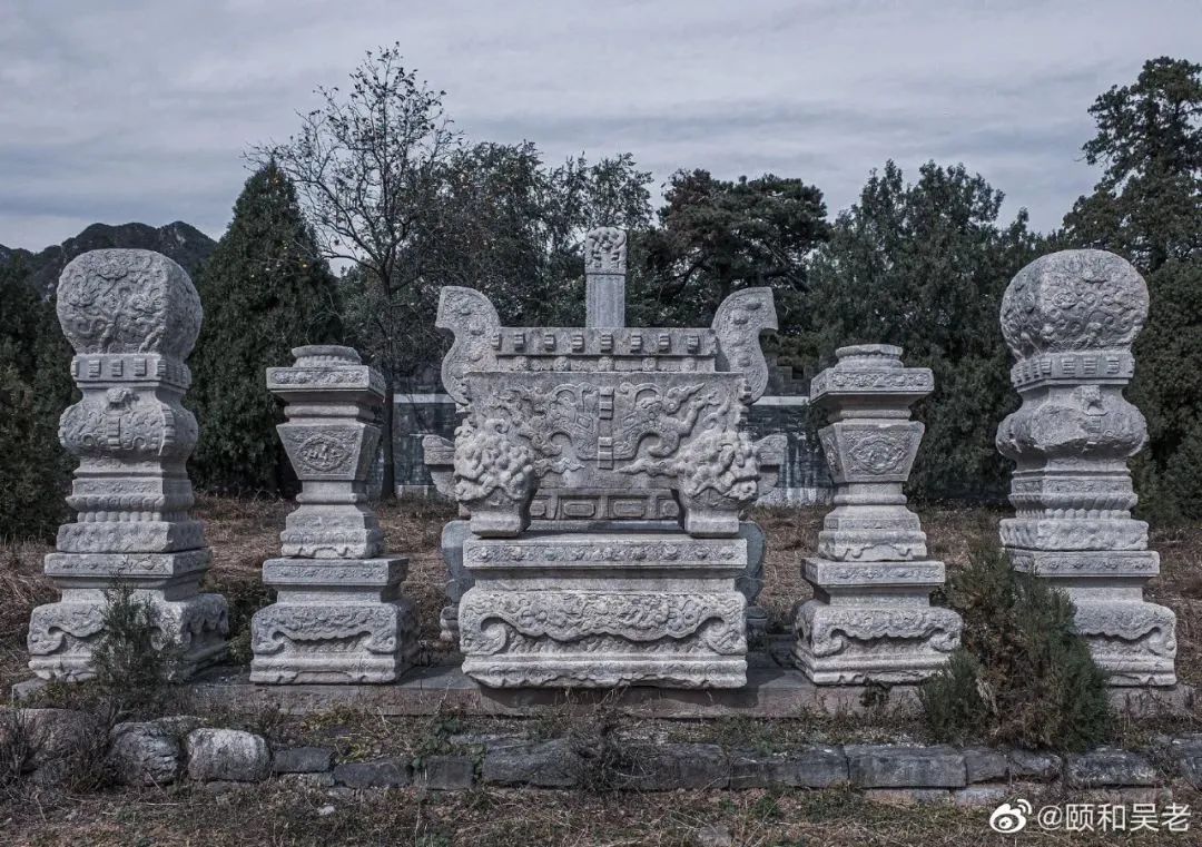 说到清明有一些墓地很硬核