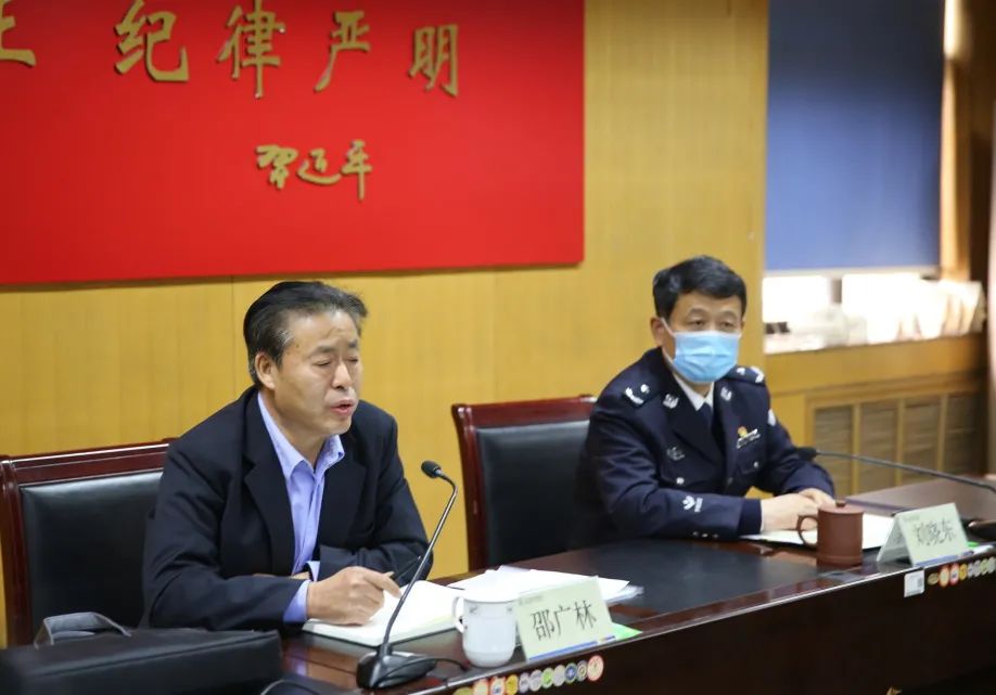 刘晓东监狱长,伊德强政委等监狱领导陪同检查.