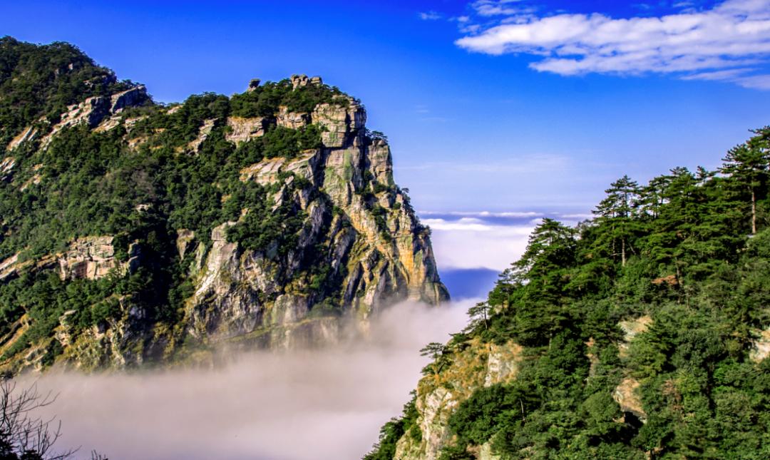 鐵船峰 春和景明,一派青蔥,在蔚藍的天空下深呼吸, 處處散發著春天的